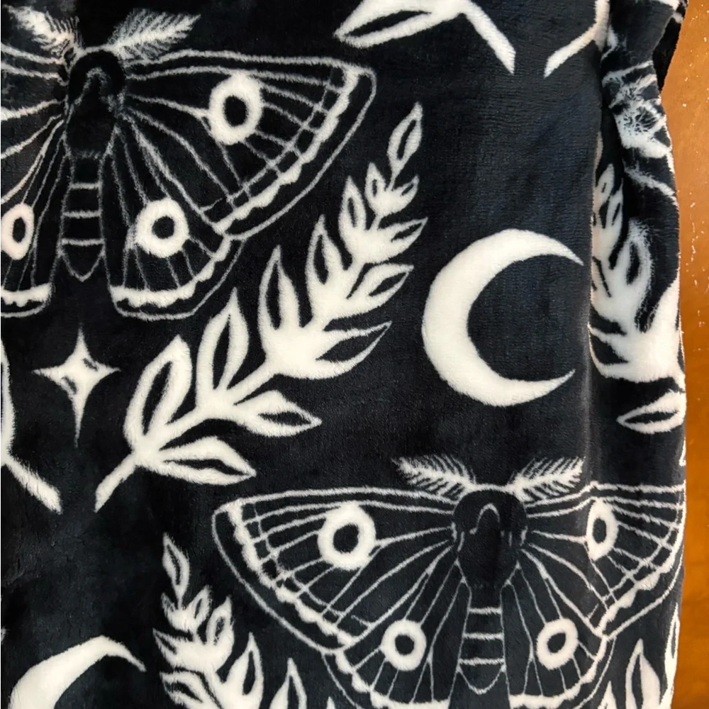 Black & Butterfly oversized throw blanket. New